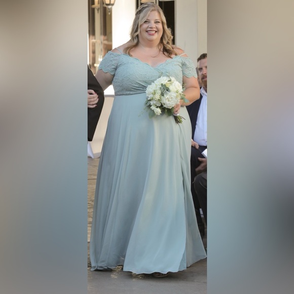 David’s Bridal off shoulder chiffon bridesmaids dress like new 22W dusty sage - Picture 2 of 2